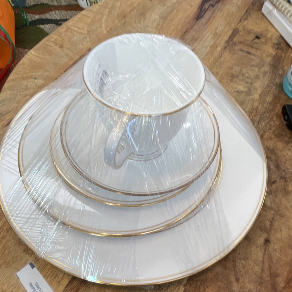 Lenox Federal Gold Bone China Five-Piece Dinner Set! 3 place settings